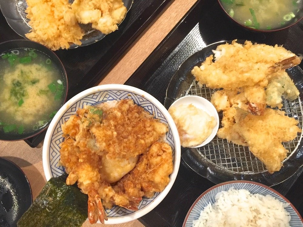 You are currently viewing ワイキキで味わう秘伝のタレ、行列のできる店「金子半之助」の天丼