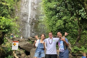 ハワイ好きのTV番組「ハワイに恋して」が「ネイチャー＆ユーマノアの滝ハイキングツアー」にやって来た！
