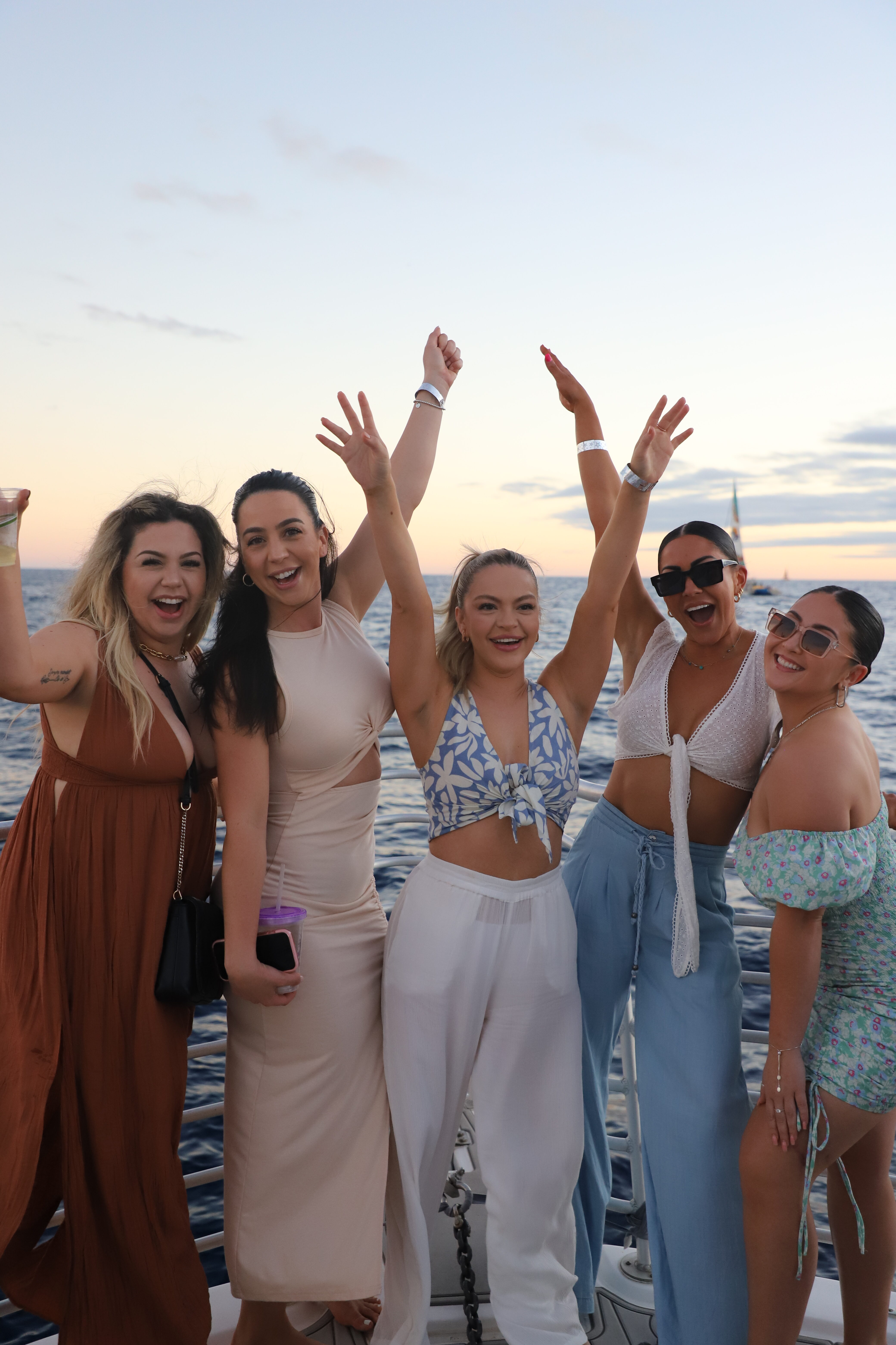 You are currently viewing Honolulu Nightlife – Waikiki Booze Cruise