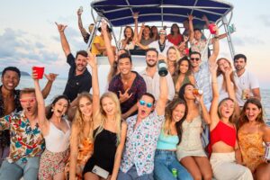 Boat Party in Waikiki : Waikiki Private Boat Charter