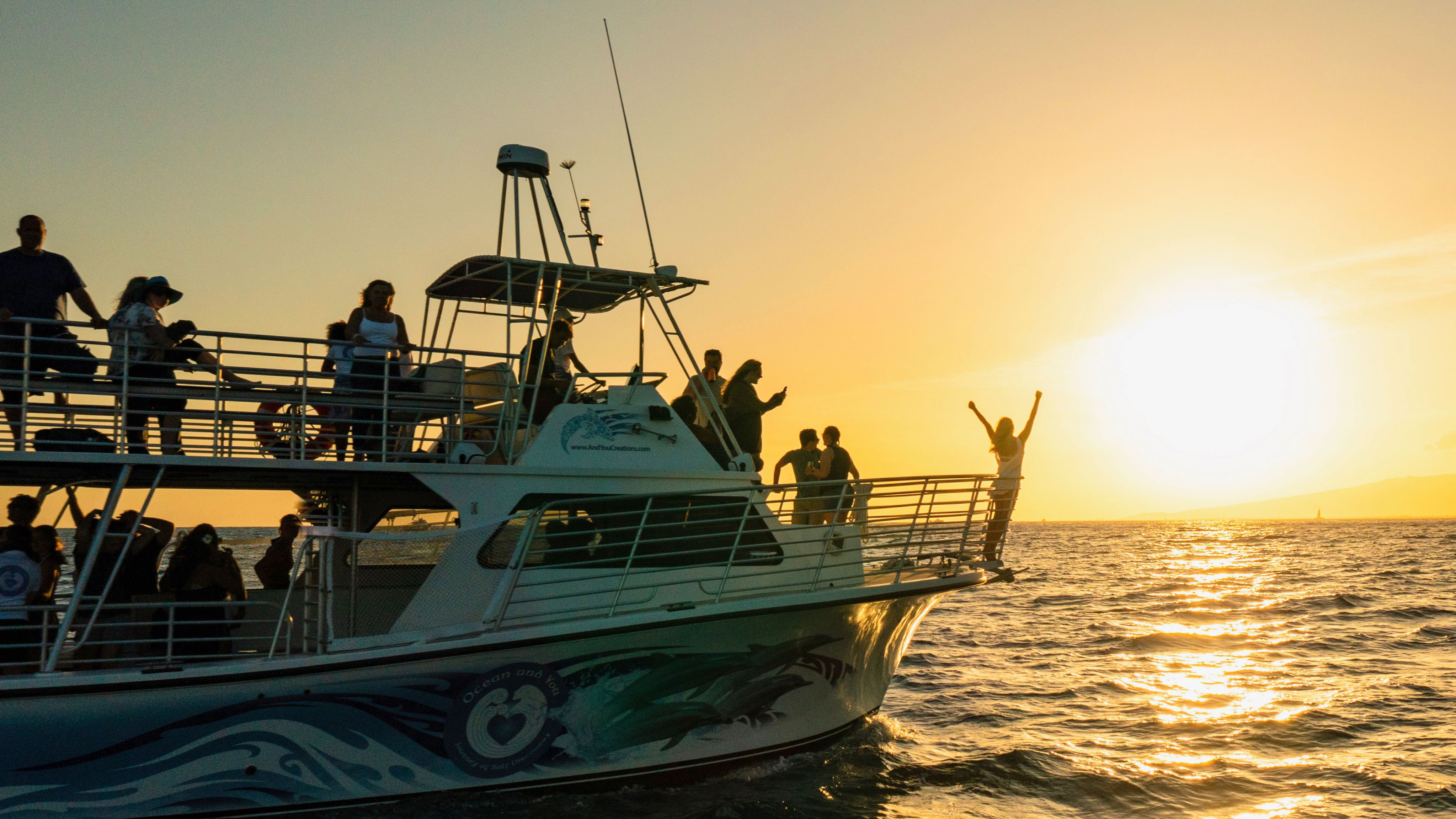 waikiki-sunset-party-cruise