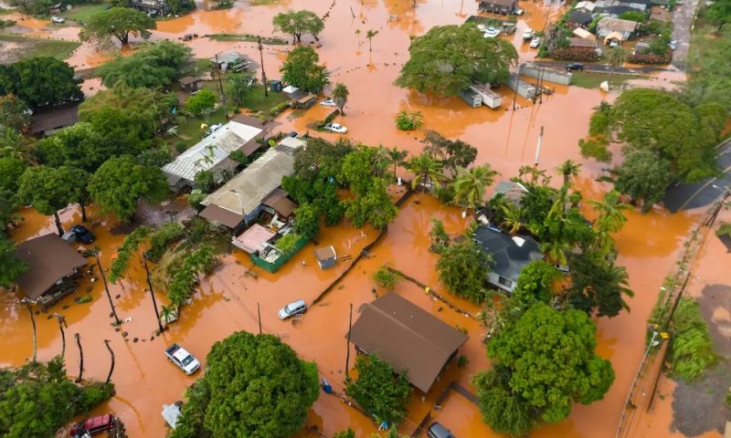 オアフ島ノースショアの洪水被害を上空から撮影した映像より(公式ニュースより引用 @The Weather Channel)